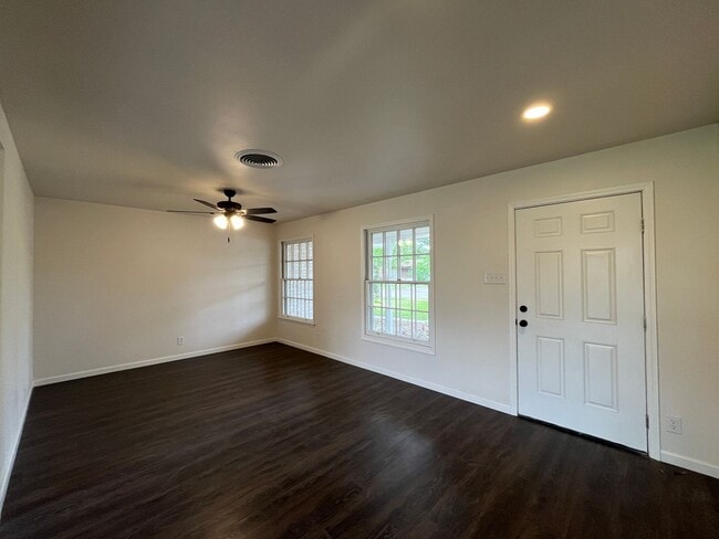 Building Photo - Remodeled 3 Bedroom 2 Bath in Central City