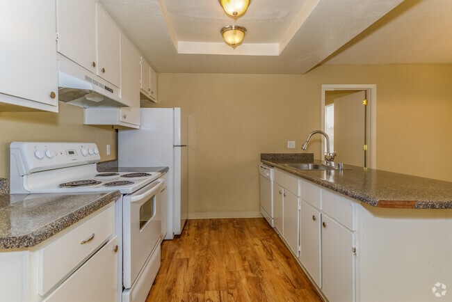 2BR, 2BA - 820SF - Rosedown Apartments