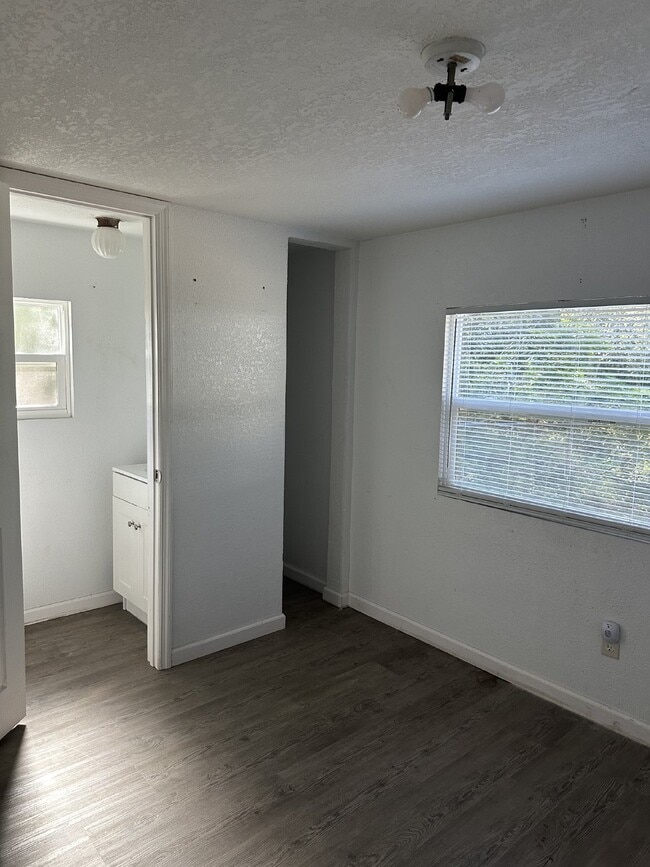 Foto del edificio - Completely remodeled 2 bedroom, 1.5 bath H...