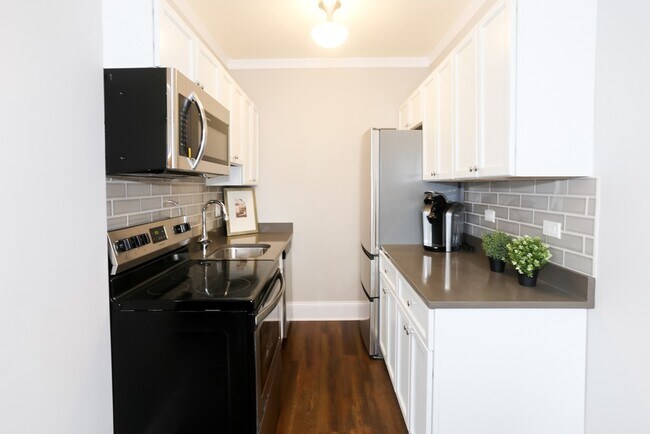 Foto del edificio - 817 W Lakeside Pl