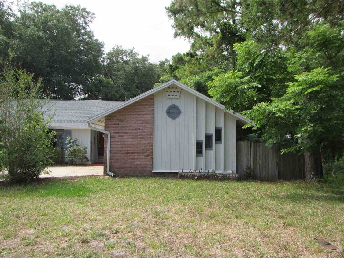 Primary Photo - 541 Fox Hollow Ln