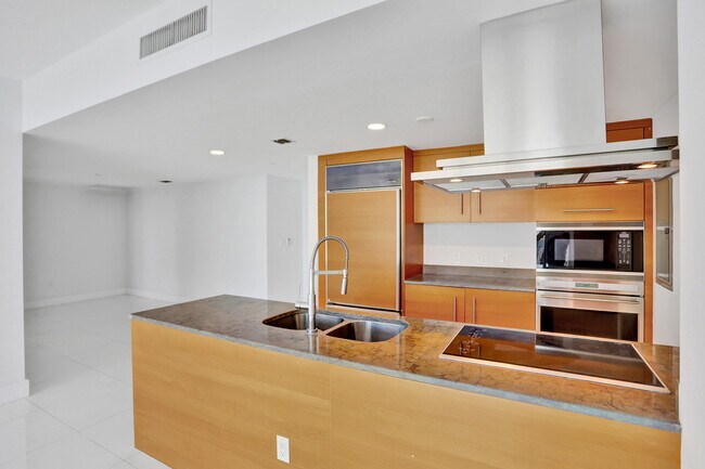 Foto del edificio - 495 Brickell Ave