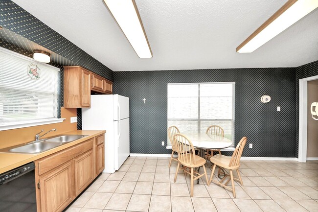 Building Photo - 3615 Palm Grove Dr