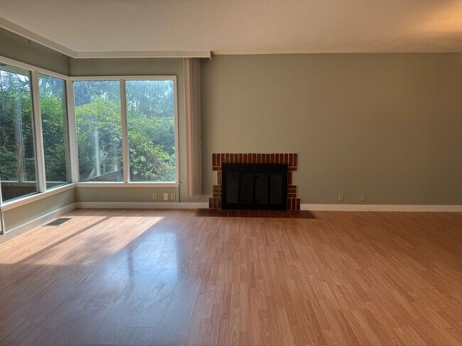 Photo - CLICK "REQUEST A TOUR" NOW! House