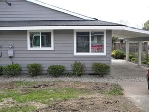 Building Photo - 18037 SE Rose St
