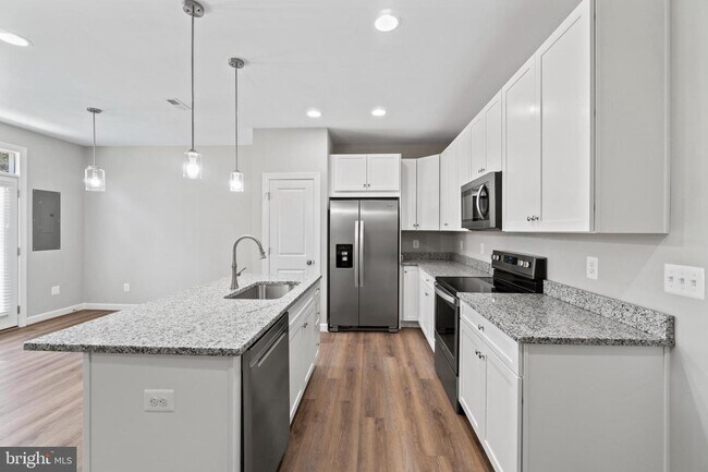 Building Photo - 115 CORALYROSE Ct