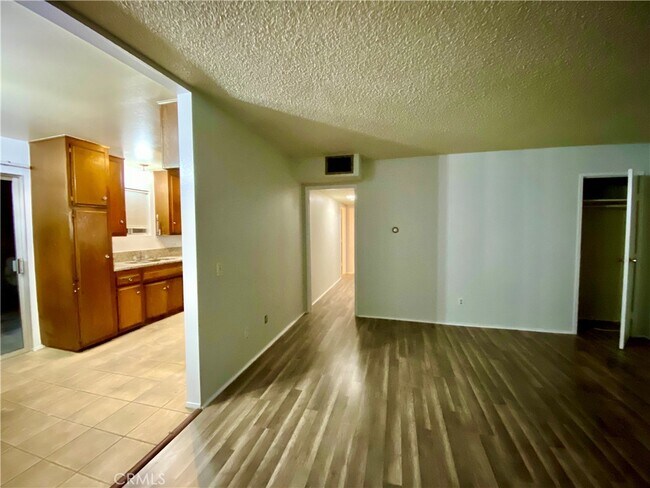 Foto del edificio - 815 Magnolia Ave