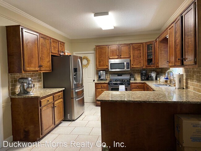 Building Photo - 4 br, 2.5 bath House - 1030 56th Street E