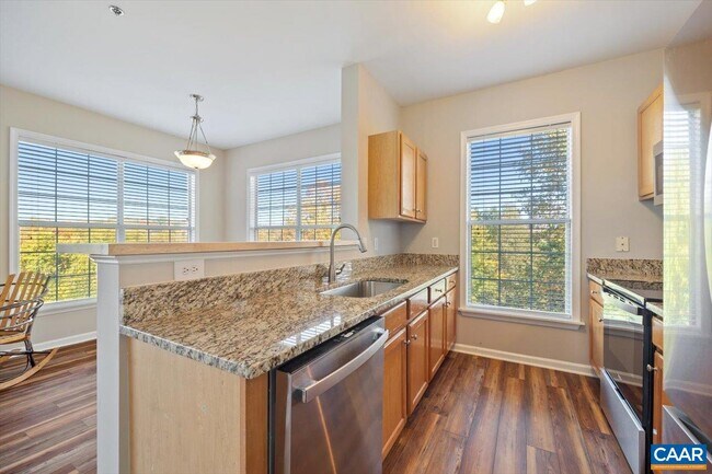 Foto del edificio - 270 Riverbend Dr