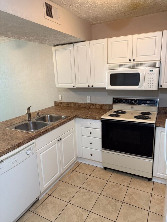 Building Photo - COASTAL VILLA APARTMENTS