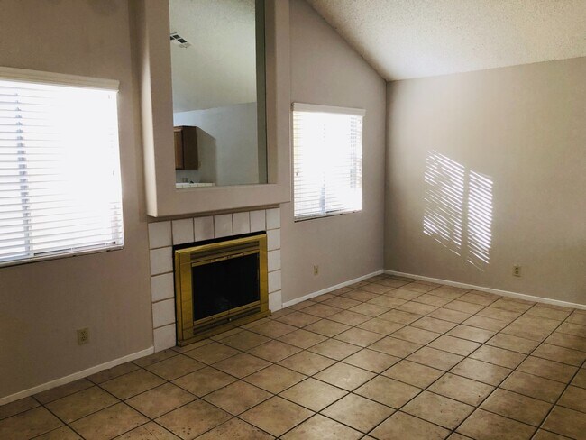 Foto del edificio - Green Valley Gem with Downstairs Primary & Loft!