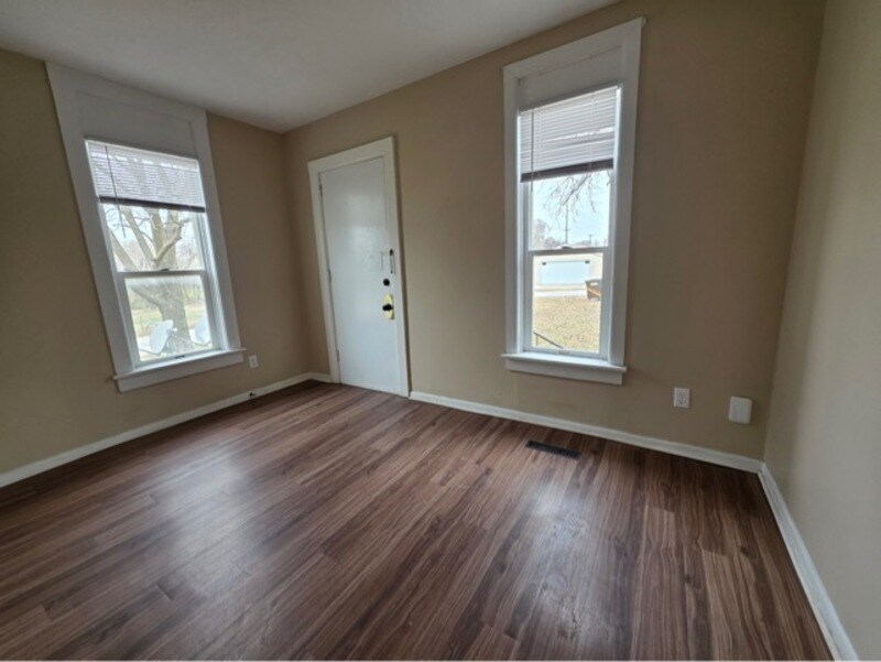 Foto principal - 424 W 8th St