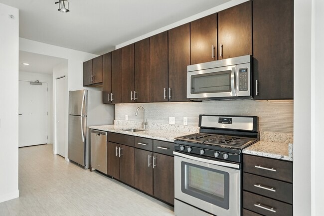 Building Photo - 155 Forest Ave