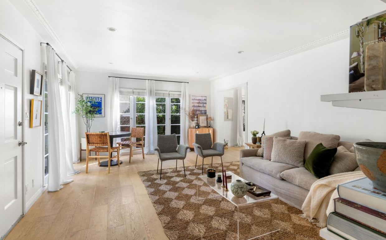 Primary Photo - Charming Large 1 Bed with a Huge Private P...