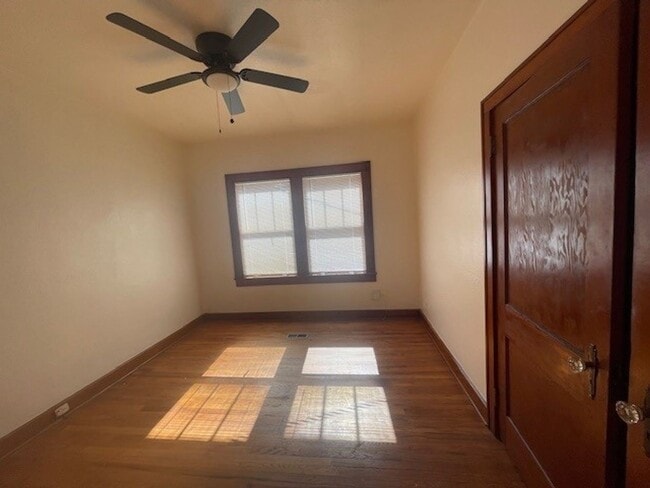 Building Photo - CHARMING 2 BEDROOM APT NEAR THE LOVELY MARYVILLE COLLEGE CAMPUS!!