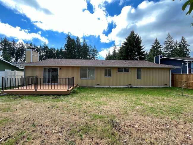 Building Photo - 3 Bedroom Home in Convenient Port Orchard ...