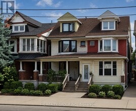 Building Photo - 653 Bathurst St