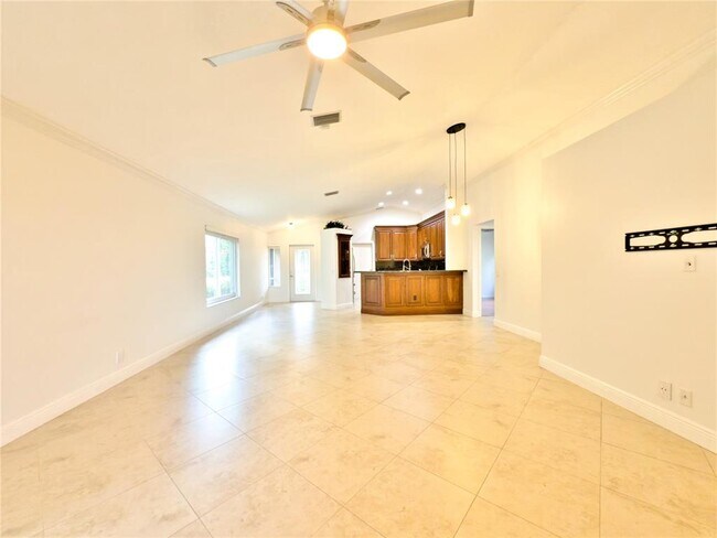 Building Photo - 1583 Presidio Dr