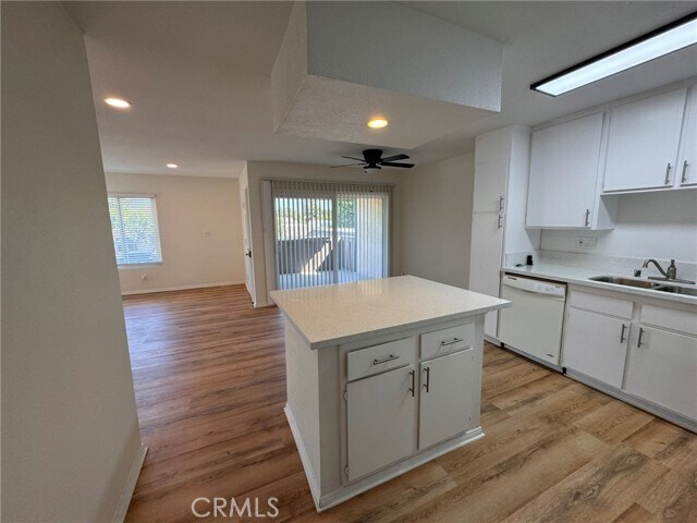 Foto del edificio - 1448 E Bell Ave