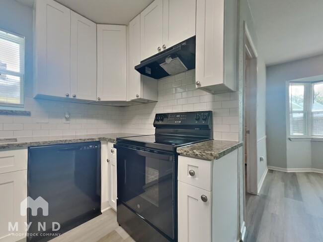 Building Photo - 6607 Escondido Dr