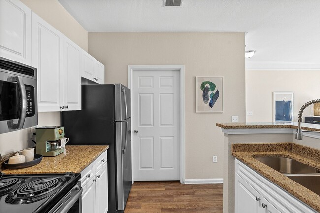 Building Photo - Hideaway at Greenbrier