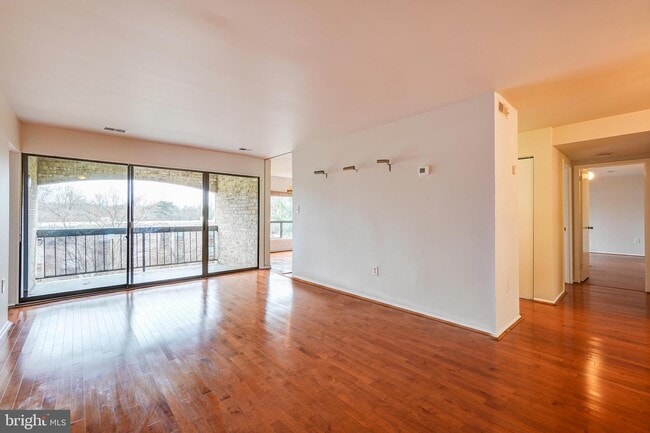 Building Photo - 421 Christopher Ave