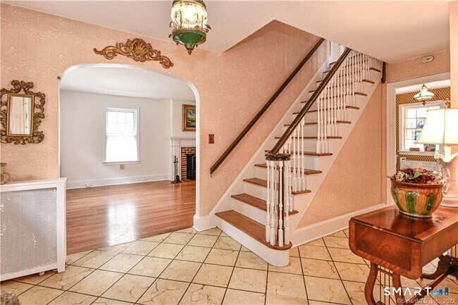 Building Photo - 61 Villa Ave