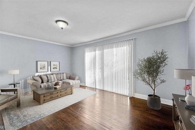 Building Photo - 5667 Kingsport Dr