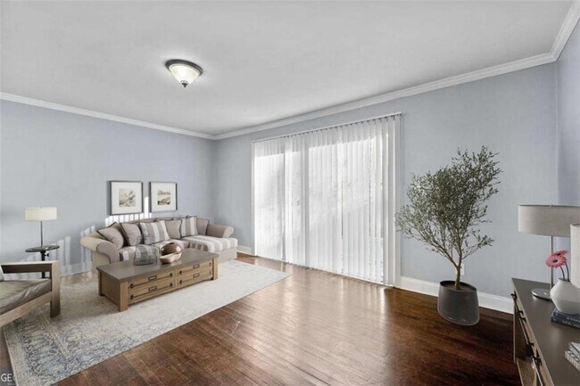 Foto del edificio - 5667 Kingsport Dr