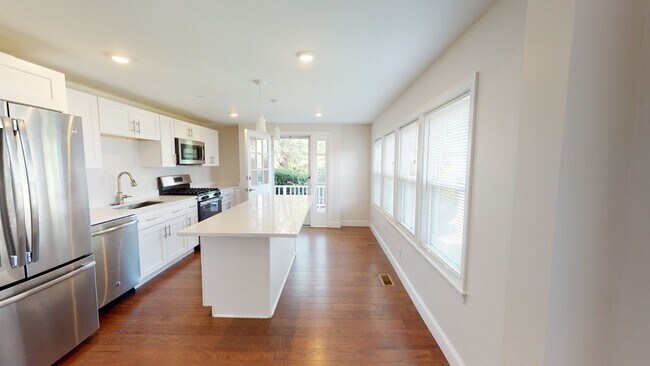 Building Photo - 37 Walnut Pl
