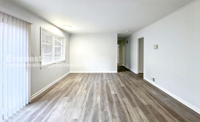 Foto del edificio - 1823 Old Springville Rd