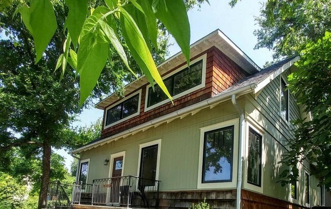 2110 De Verne Street photo'