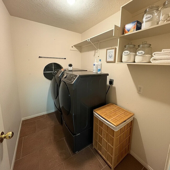 Foto del edificio - 12507 Avery Vale Ln