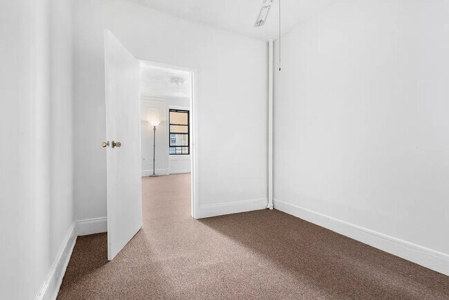 Foto del edificio - Beautiful 1 Bed 1 Bath Available