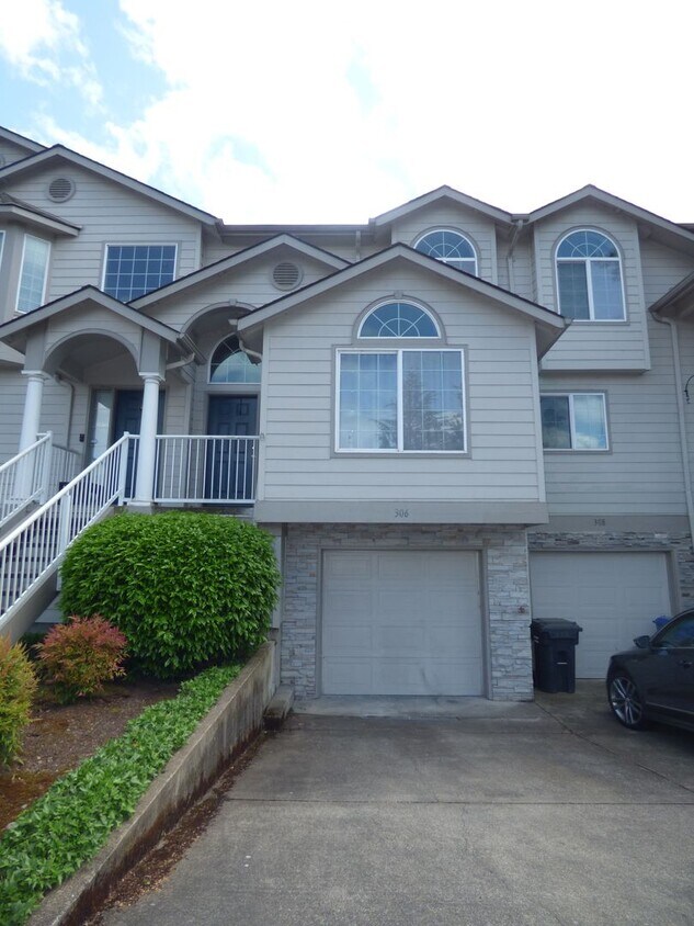 Primary Photo - 3 Bed Lakeside Townhouse in Gated Community