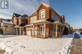 Building Photo - 4235 Fuller Cres