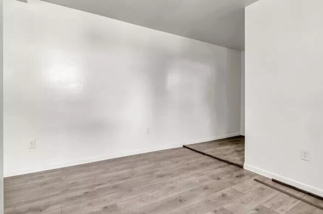 Foto del edificio - 665 S Market Rd