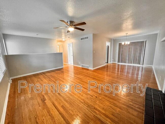 Foto del edificio - 7425 Hardy Ave