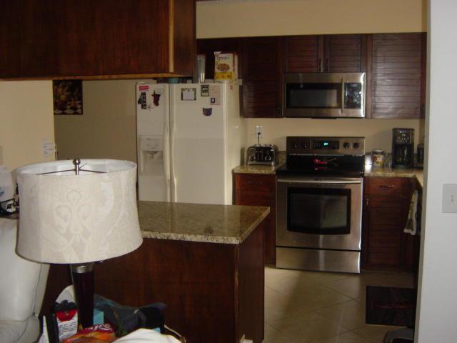 Building Photo - 9249 Chelsea Dr S