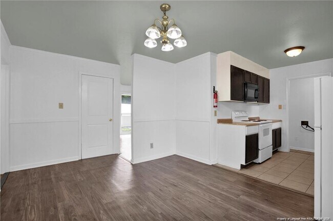 Building Photo - 417 Perth St