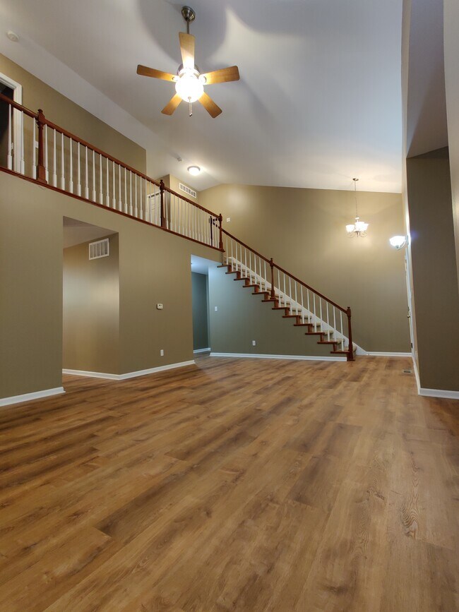 living room - 8 Cabanne Townhome Dr