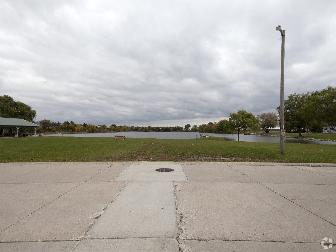 Building Photo - Prairie Lake Estates