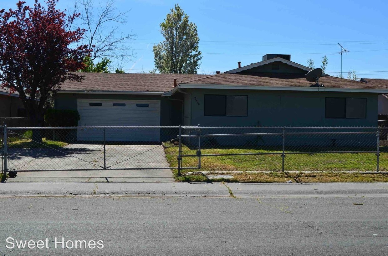 Primary Photo - 270 Fairbanks Ave