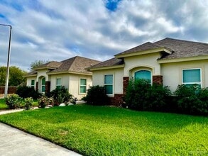 Building Photo - 9 Whitewing Ave