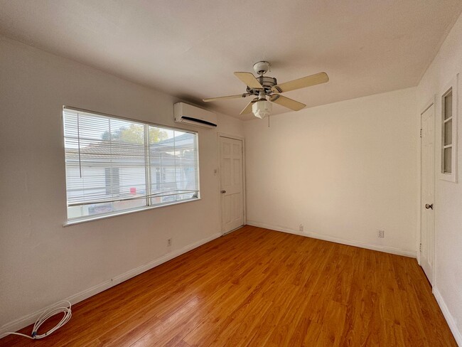 Foto del edificio - Three Bedroom, One Bathroom Temple City Ho...