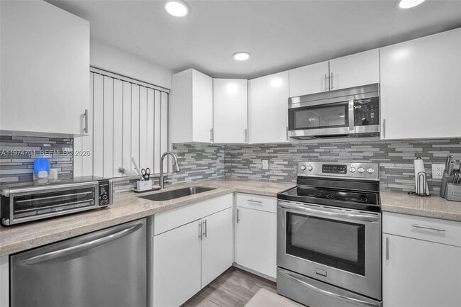 Building Photo - 9431 Live Oak Pl