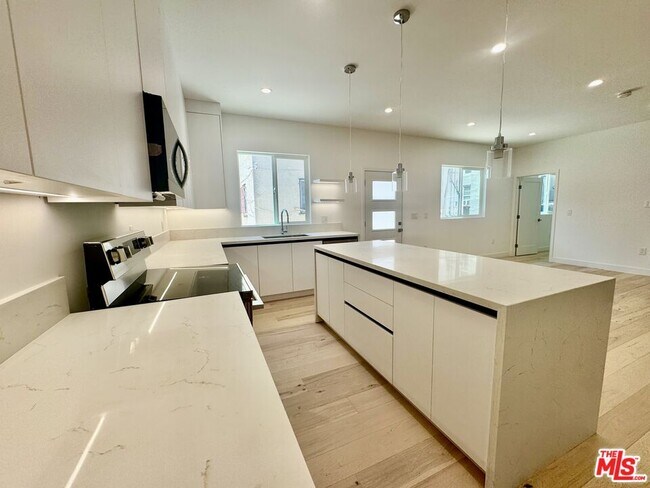 Foto del edificio - 418 N Orange Grove Ave