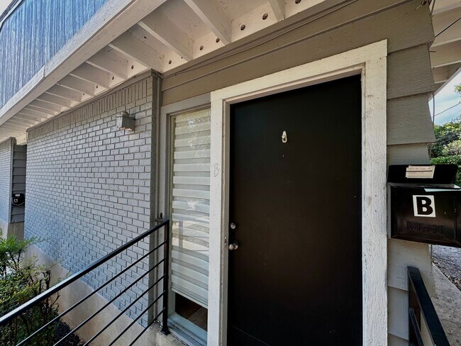 Foto del edificio - 3304 Tom Green St