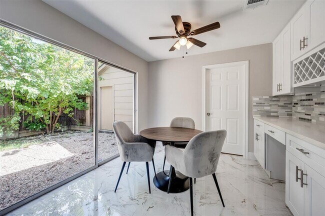 Foto del edificio - 1626 S Kirkwood Rd