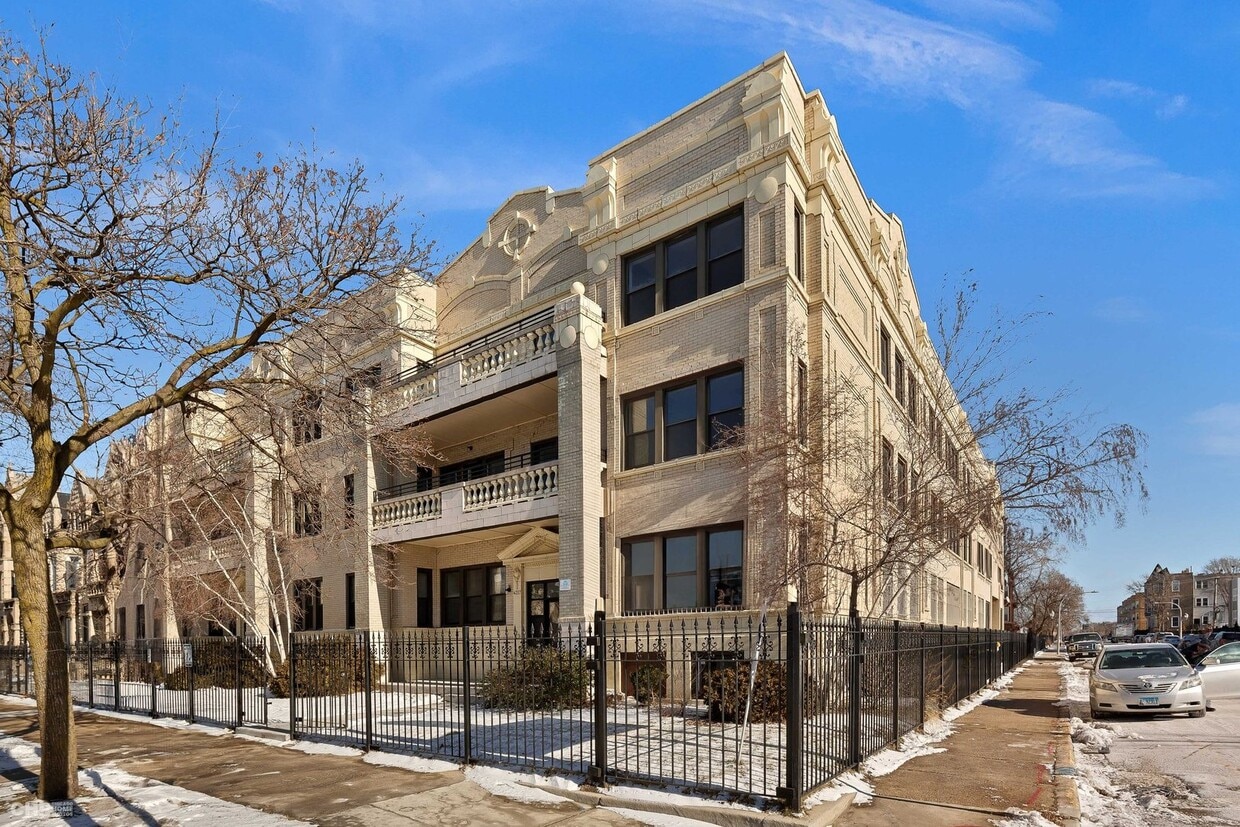 Primary Photo - 4351 S King Dr